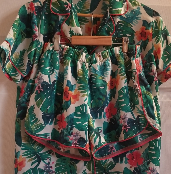 Tropical/floral pajama set - Picture 2 of 3